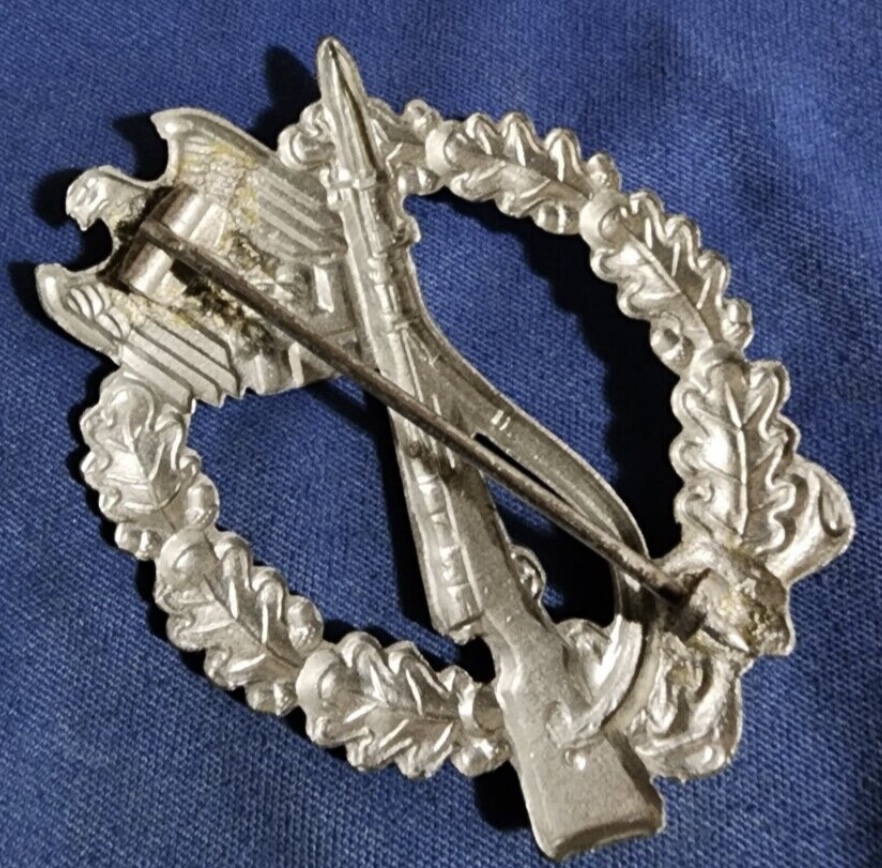 Aide pour authentification insigne de combat d’infanterie 383d7310