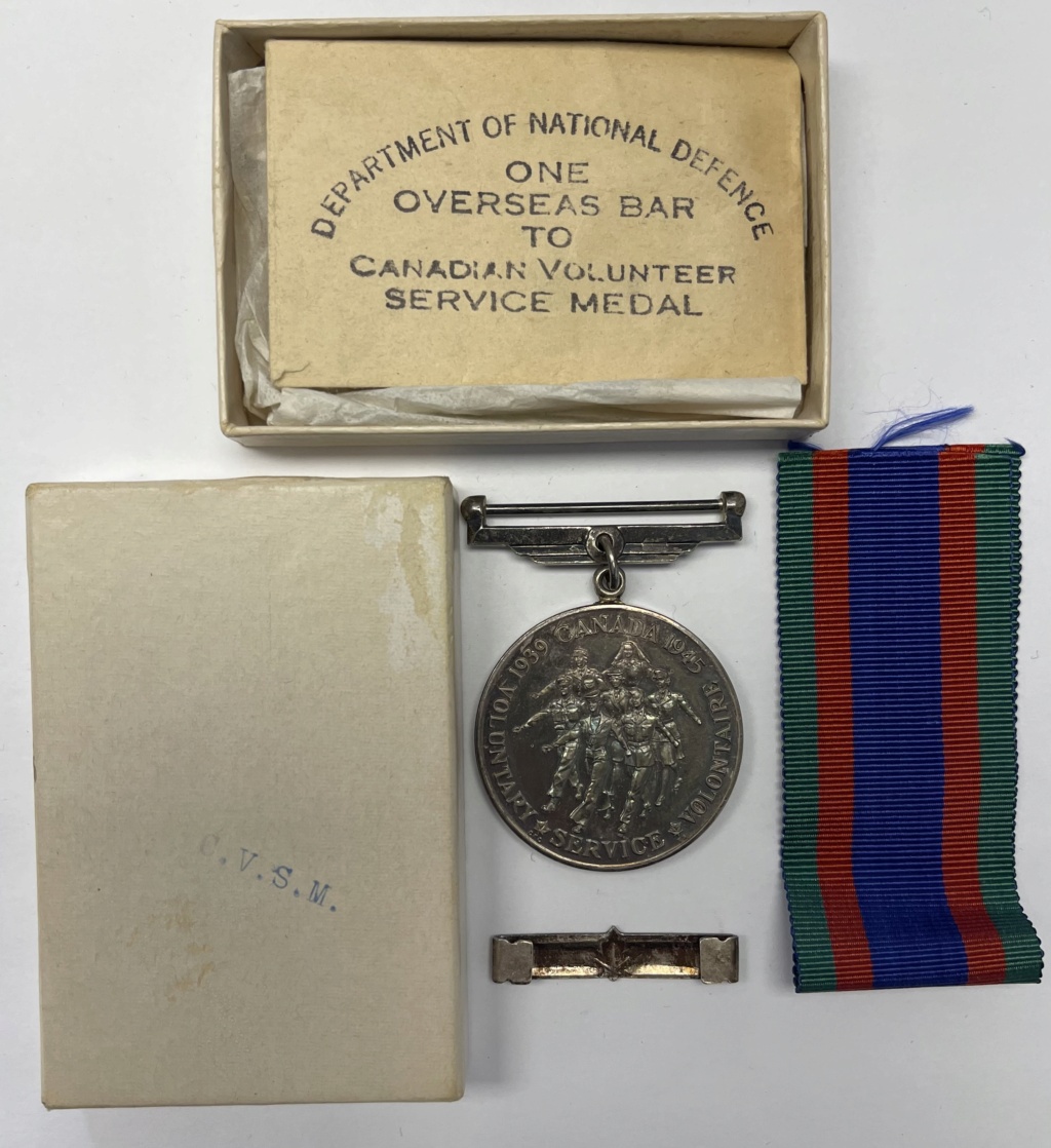 Médaille Canadienne du service volontaire avec barrette de service outremer 82e9e710