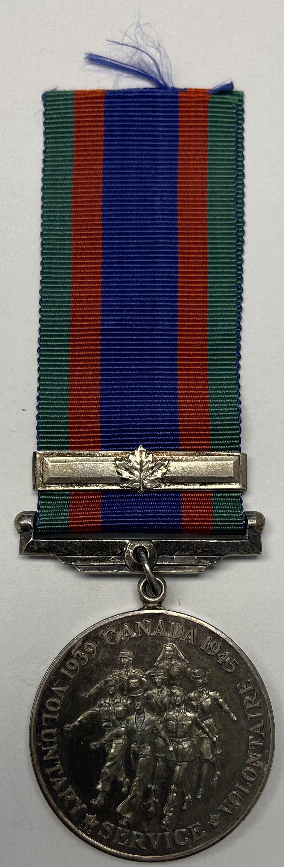 Médaille Canadienne du service volontaire avec barrette de service outremer D0006210