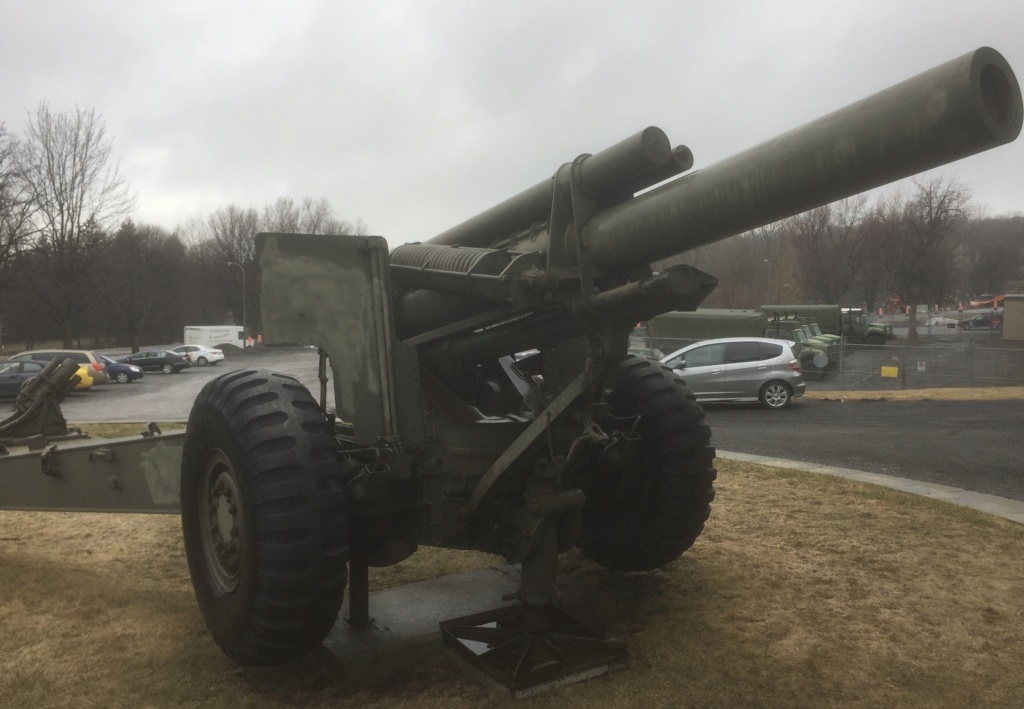 Quelques photos devant le manège militaire des Royal Canadian Hussars Ff48ca10