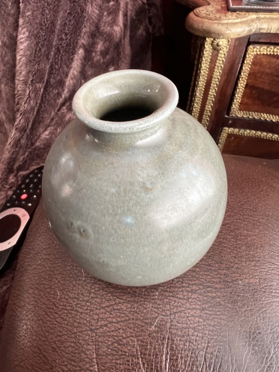 Can anyone ID this small vase, II mark?  20b07c10