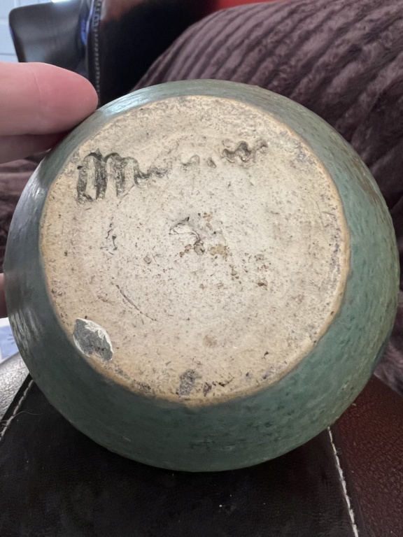 Can’t make out the signature on this studio vase 3c628b10