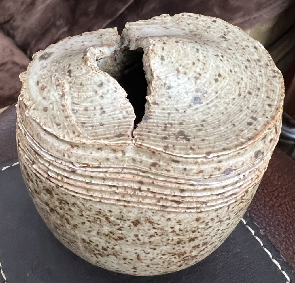 Curious little studio pottery item? A294e910
