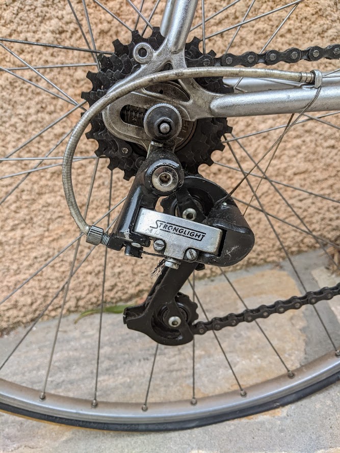 Pizza inconnue en Vitus 172 avec dérailleur arrière Stronglight Routie10