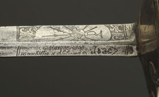 Épée avec bonnet phrygien et lame de garde du corps du roi  29822110