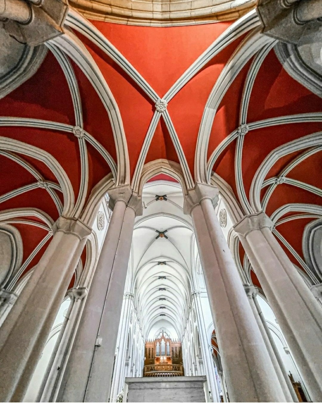 Франция - Церковь Église Notre-Dame de Bellecombe, Лион, Франция Архитектурный стиль: неоготика  Photo_69
