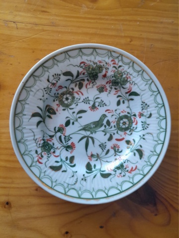 Green and red plate with Meissen type mark 20221210