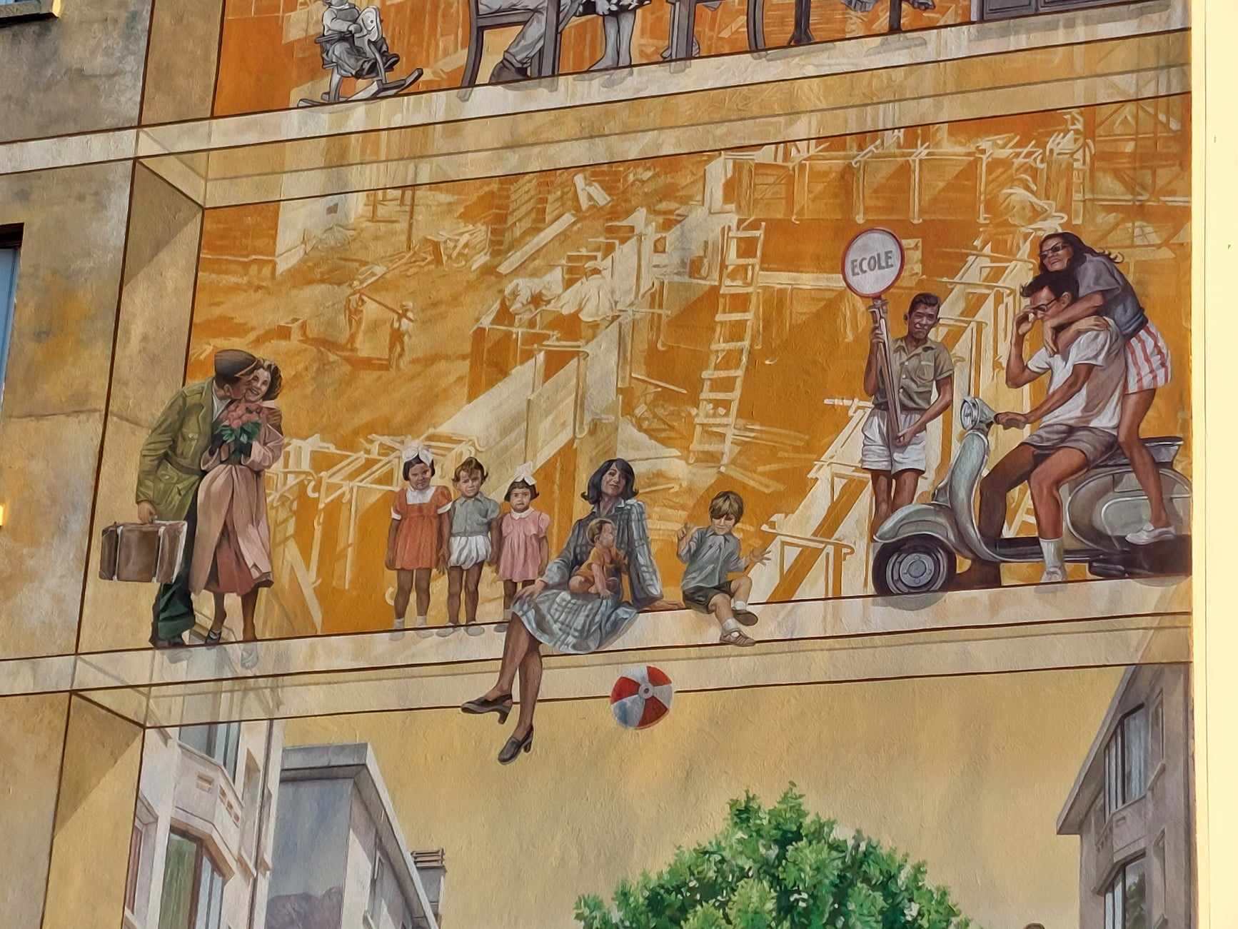 La cité idéale, en 25 fresques d'immeubles à Lyon. A257