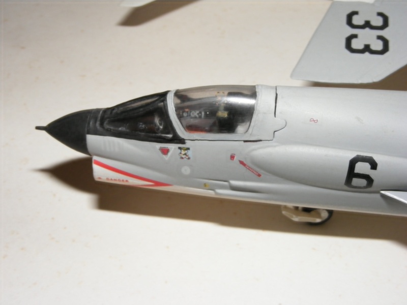 [Heller] 1/72 - Vought F-8E (FN) Crusader (VINTAGE) 2007_062