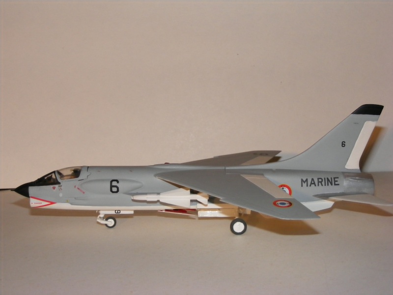 [Heller] 1/72 - Vought F-8E (FN) Crusader (VINTAGE) 2007_066