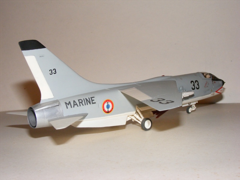 [Heller] 1/72 - Vought F-8E (FN) Crusader (VINTAGE) 2007_080