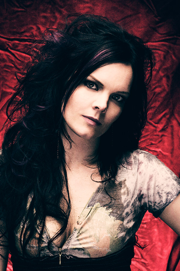 Anette Olzon, la nouvelle chanteuse !!!!!! Promo-10