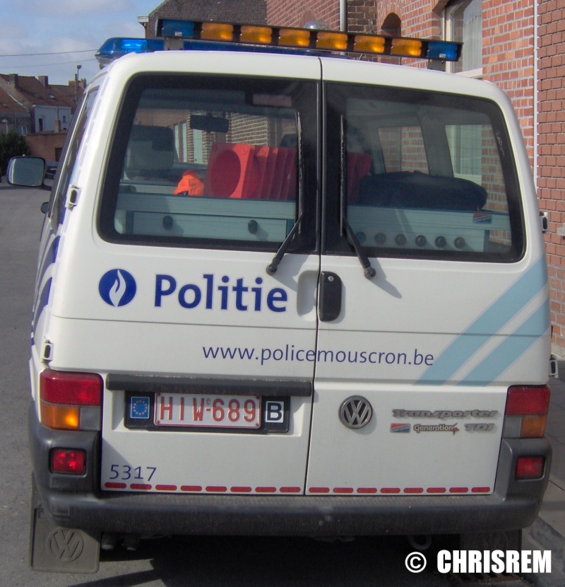 les 2 nouveaux vehicules de la police de mouscron Police10
