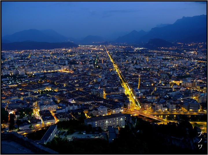 Grenoble by night Grenob10
