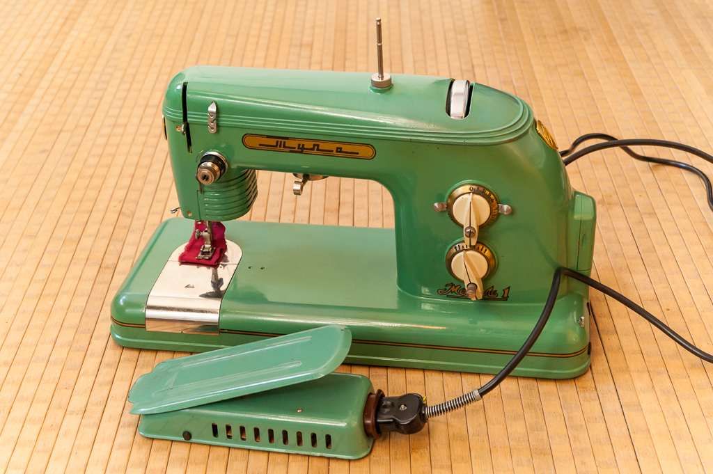 La machine qui venait du froid :Тула, швейная машинка 01-710