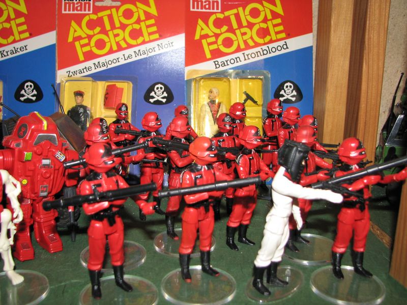 Star wars/action force/vinyles/flam/PVC/Astérix/Lego etc... - Page 21 Red_sa11