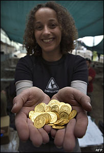 Hallan en Cuenca 247 monedas de oro del siglo XVIII ocultas en un ánfora Anv21