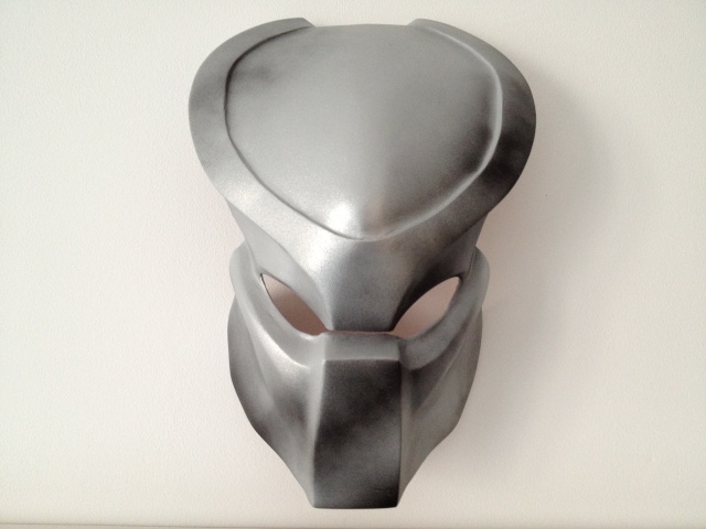 mes debuts  casque iron man + Masque predateur Predat10