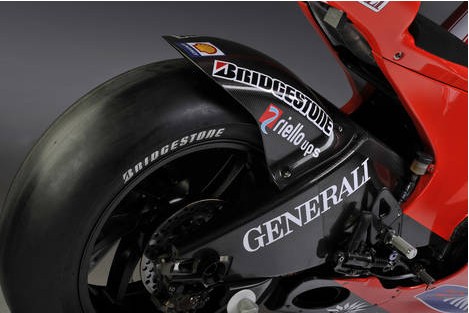 Motogp : Ducati dévoile la Desmosedici GP10 10011417