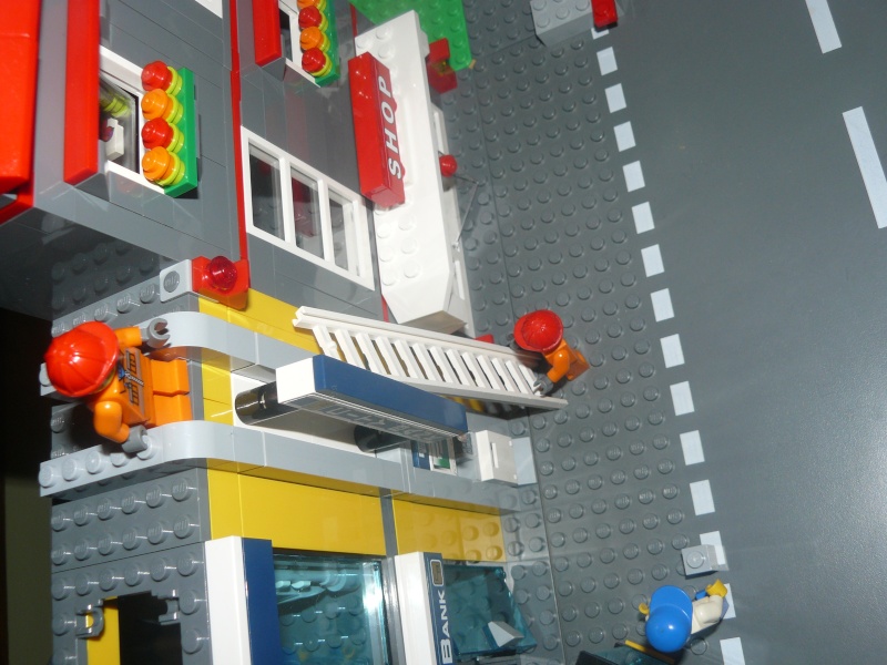 LEGO - La ville depuis ses débuts, son évolution, etc - Page 6 P1190318