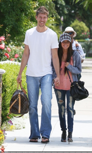 Ashley and Scott Speer returning to her home in Toluca Lake - June 1 Norm1080