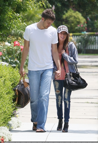 Ashley and Scott Speer returning to her home in Toluca Lake - June 1 Norm1083