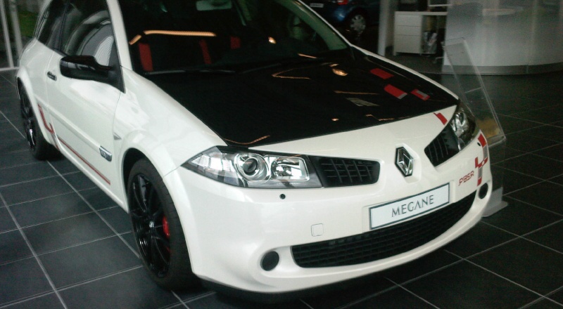 Et une Megane II RS - R26R !!! une !!! Pour le plaisir des yeux ;-) Photo016