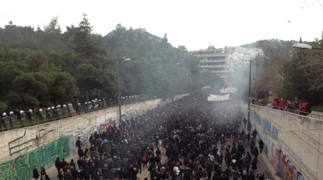 Αθήνα | Ανταπόκριση από την πορεία αλληλεγγύης στις καταλήψεις και κατά του φασισμού Moust110