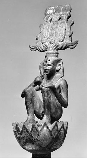 Lotus, symbole de vie et d'esprit Horus_11