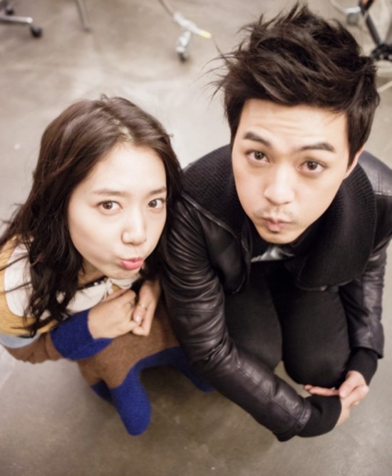 " FLOWER BOY NEXT DOOR " Kdrama avec Park Shin Hye & Yoon Shi Yoon Boynex22