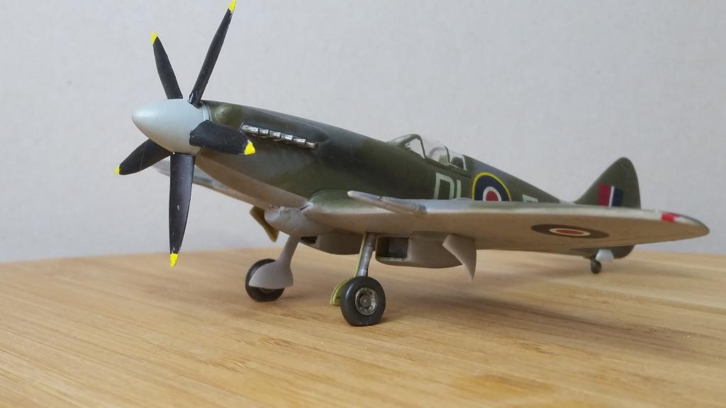 1/72 Eduard Spitfire Mk.XXI (fini) Es3510