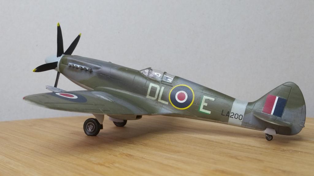 1/72 Eduard Spitfire Mk.XXI (fini) Es3610