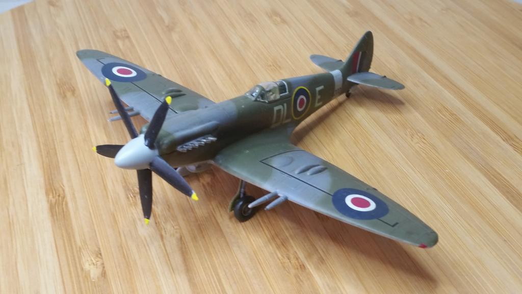 1/72 Eduard Spitfire Mk.XXI (fini) Es3910