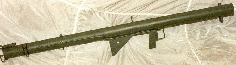 Le lance roquette * U.S. M1 A1 de 2,36 pouces (60mm). ( * Rocket Launcher * ) Lfac_a13