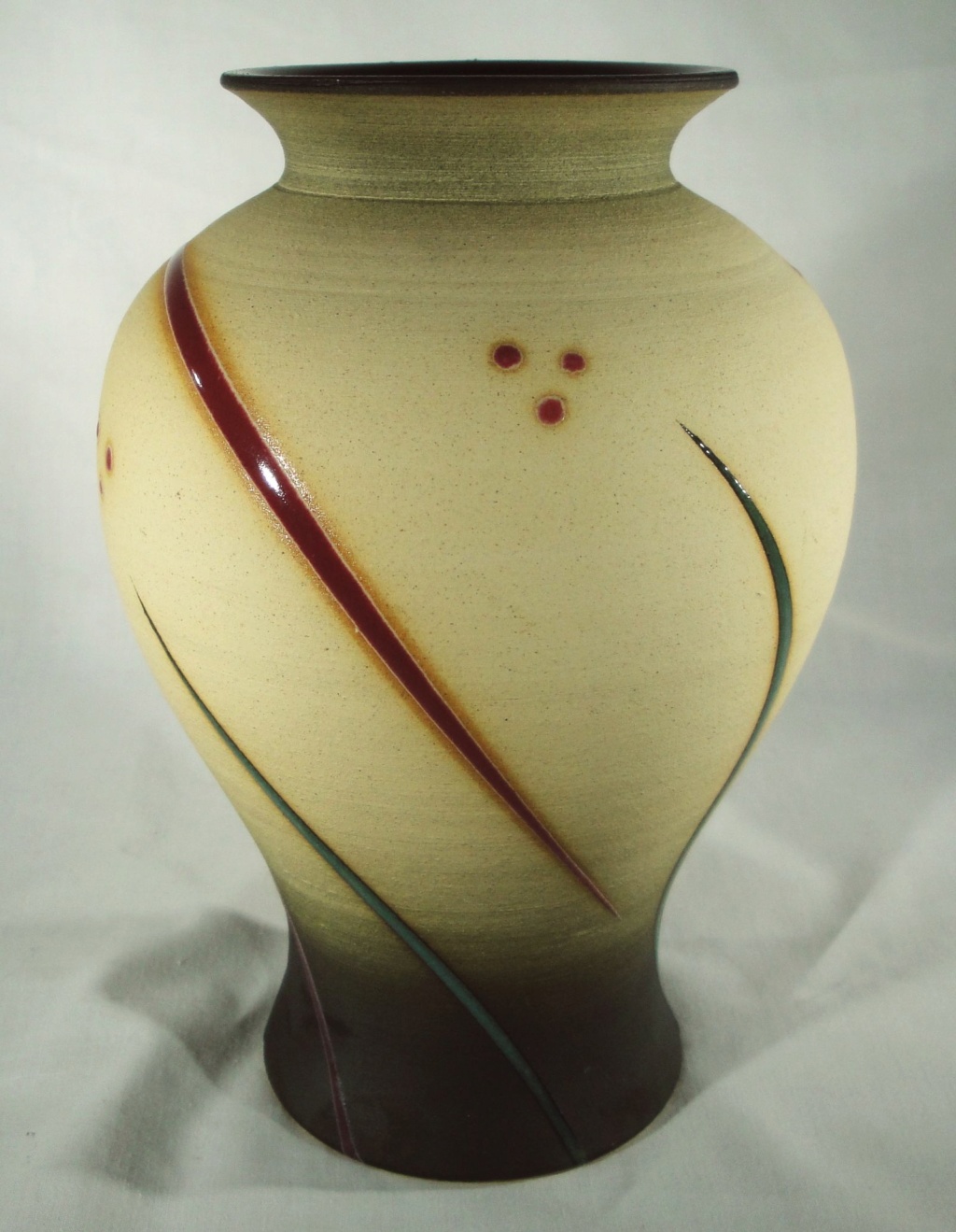 Anyone recognize the mark on this vase O_vase10