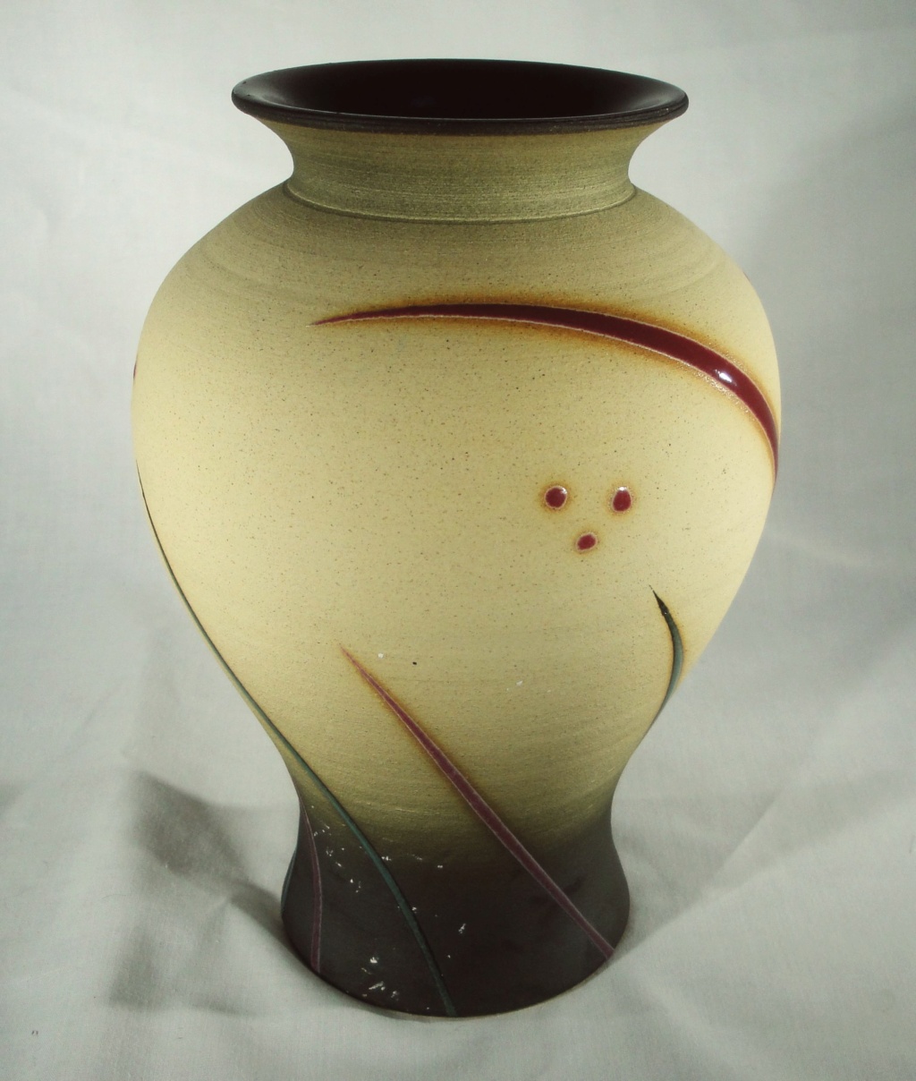 Anyone recognize the mark on this vase O_vase12