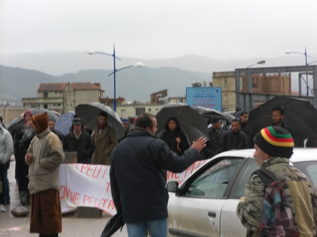  Béjaia : Les habitants de Barbacha ferment les Quatre Chemins (Scala) Barbac11