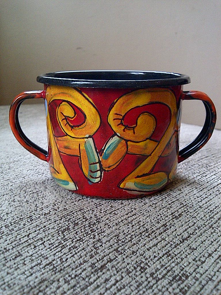 Id help please... tinplate metal loving cup also signed to the base  Img-2062