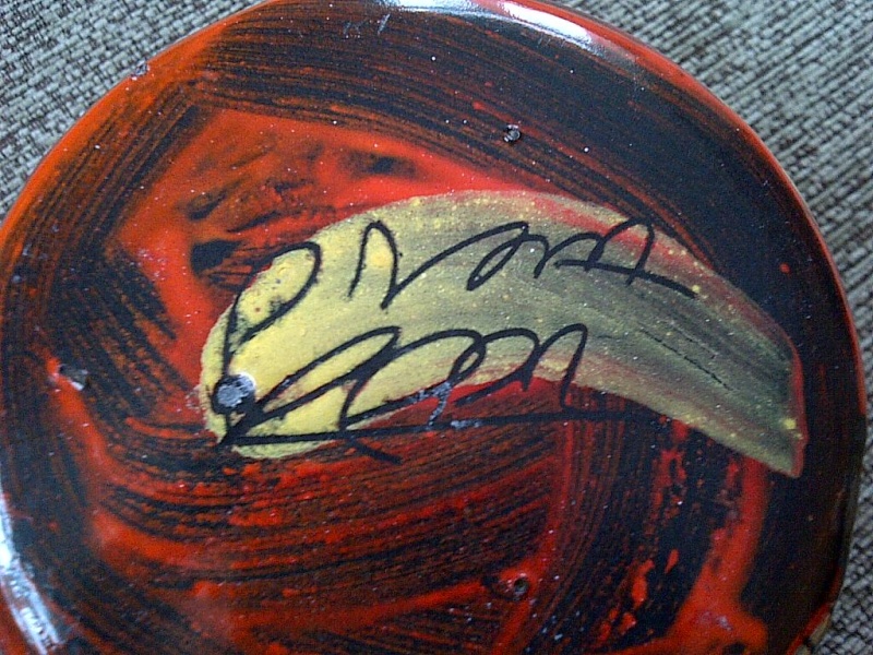 Id help please... tinplate metal loving cup also signed to the base Img-2065