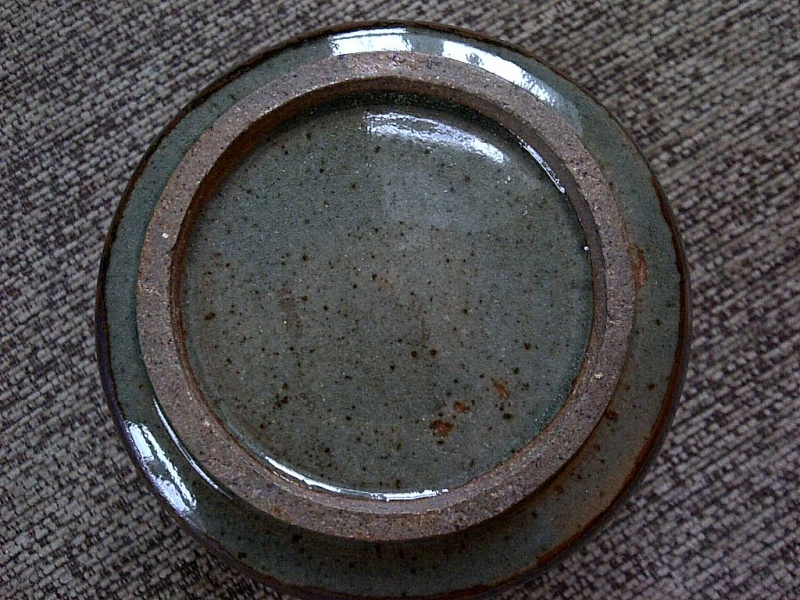 Is this British or japanese? dome shape vase with footed rim Img-2106