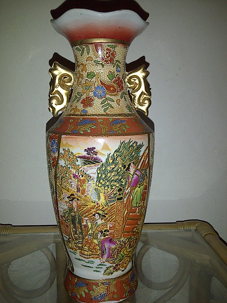 Chinese faux-satsuma ware vase Img-2130