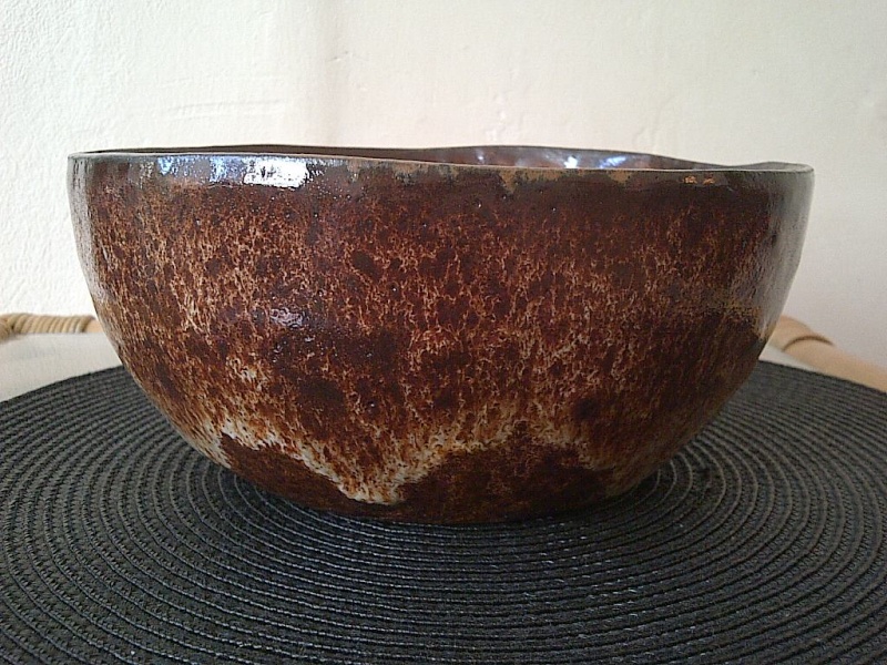 Id help? beautiful glazed bowl signed RdeB Img-2161