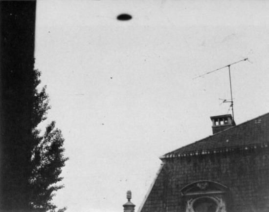 OVNI, les 4% du mystère (1975) 1/3 -> Nancy - 26 Mai 1975 une photo d'OVNI Ufo-an10
