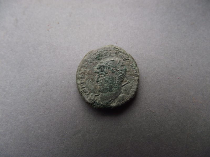  Nummus de Constantin 1er, buste à gauche, atelier Ticinium (Pavie) Dscf7143