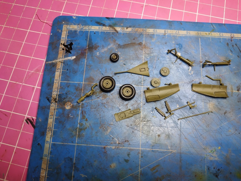 He162 A-2 Salamander Tamiya 1/48 - "montage usine avant peinture" - Page 2 Image267