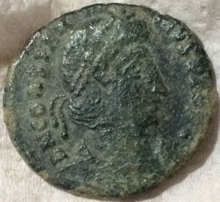 AE3 de Constancio II. FEL TEMP – REPARATIO. Soldado romano alanceando a jinete caído. Arlés. Az1110