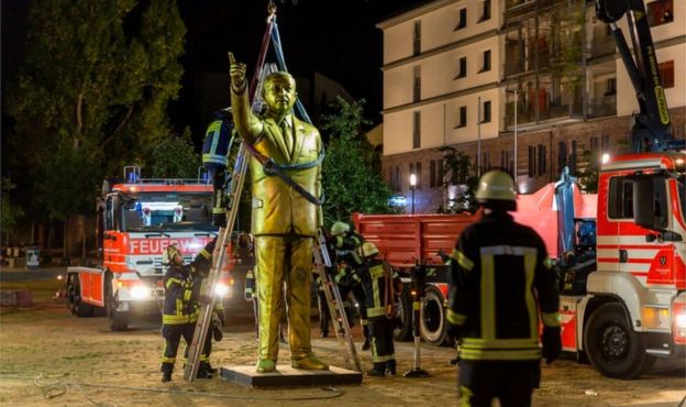 Wiesbaden: Usred noći uklonjen zlatni kip Erdogana _1032110