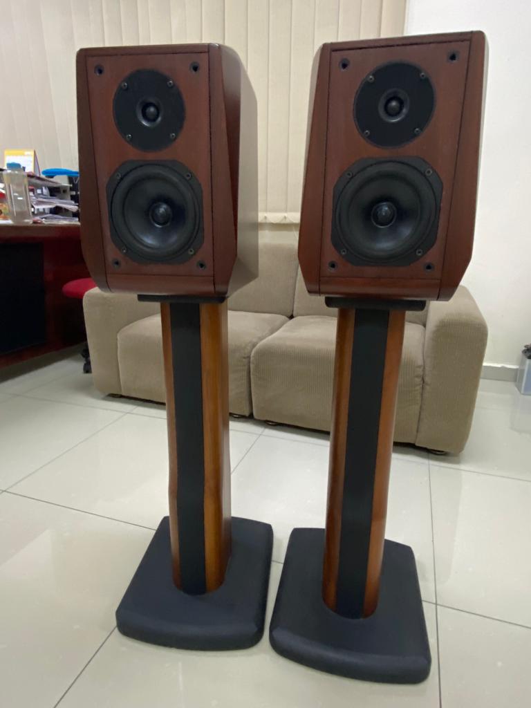 Opera Speaker With Stands Img-2071