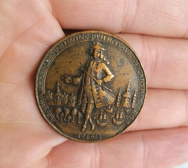 Mi primera moneda. Medalla de Vernon y 8 reales de 1741. Img_2191