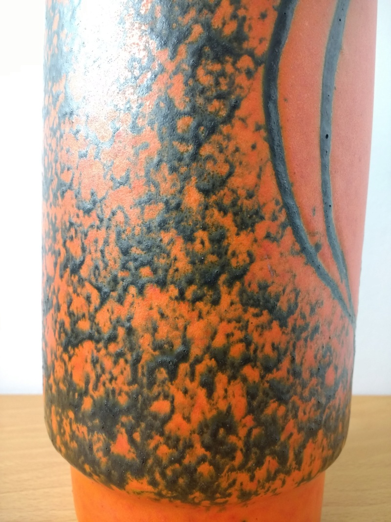 Vase en céramique moucheté noir sur fond émail orange  - Tofej Keramia Hongrie  Img_2046